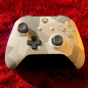 Xbox one controller white and grey (used)